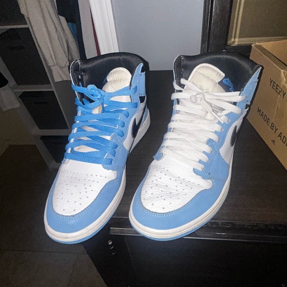 Jordan 1 Retro High OG University Blue - Picture 3 of 6
